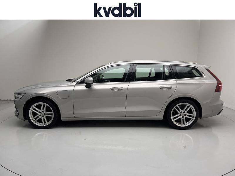 Begagnad Volvo V60 2023 Silver Kombi