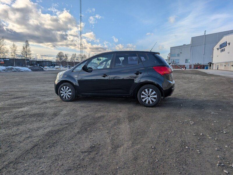 Svart Begagnad 2010 Kia Venga EX Halvkombi | 49 900 kr (Bra pris) - Bild 1/4