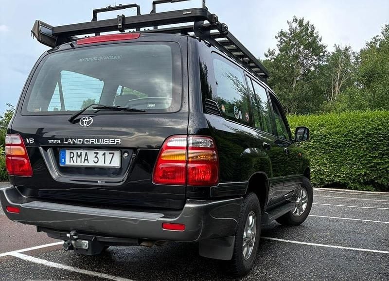 Begagnad Toyota Land Cruiser 235 HK (172 kW) 2000 Svart Sedan
