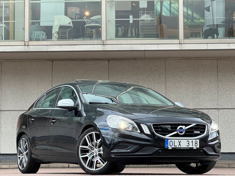 Svart Begagnad 2013 Volvo S60 R-Design Sedan | 249 900 kr (Dyr) - Bild 1/4