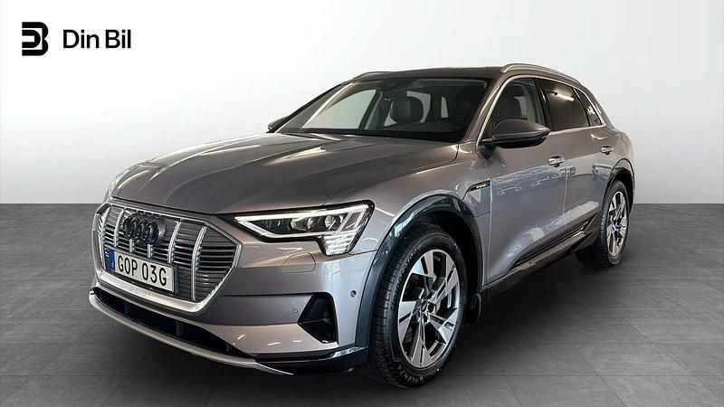 Tyfongrå metallic Begagnad 2022 Audi e-tron Proline SUV | 399 900 kr (Lite dyr) - Bild 1/4