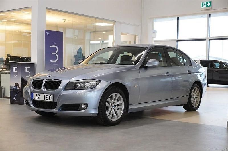 Begagnad BMW 318 Advantage 143 HK (105 kW) 2011 Ljusblå Sedan