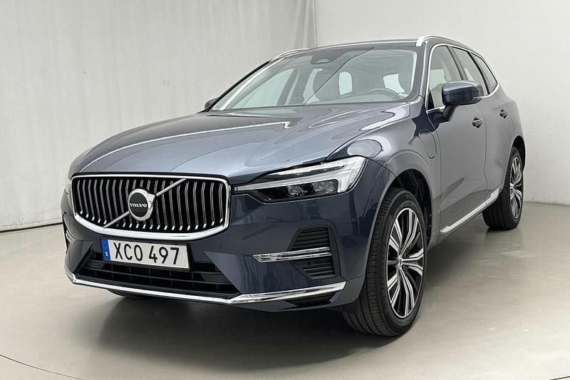 Mörkblå Begagnad 2023 Volvo XC60 Core SUV | 399 000 kr (Bra pris) - Bild 1/4