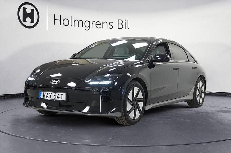 Blå Begagnad 2023 Hyundai Ioniq 6 Advanced Sedan | 438 900 kr (Marknadspris) - Bild 1/4