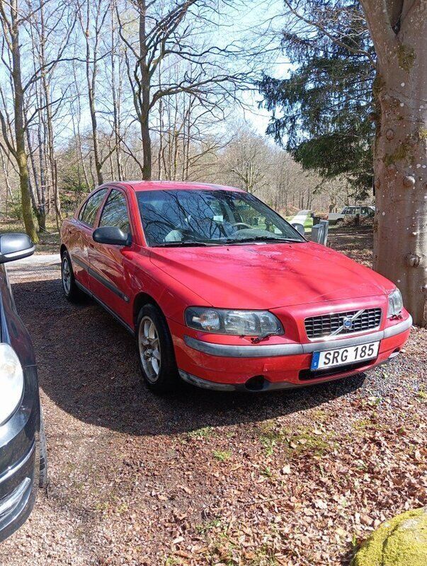 Röd Begagnad 2001 Volvo S60 Sedan | 12 000 kr (Bra pris) - Bild 1/4