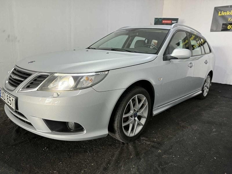 Grå Begagnad 2010 Saab 9-3 Vector Kombi | 54 900 kr (Marknadspris) - Bild 1/4