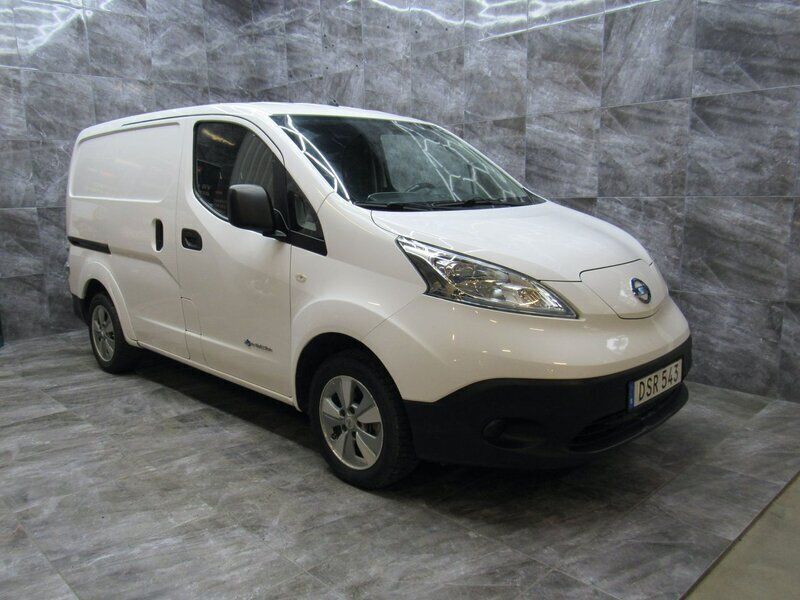Vit Begagnad 2015 Nissan e-NV200 Van | 119 000 kr (Dyr) - Bild 1/4