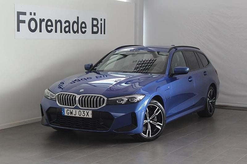 Blå Begagnad 2024 BMW 330e M Sport Kombi | 459 000 kr (Bra pris) - Bild 1/4