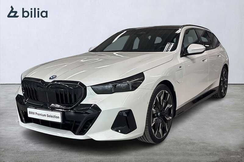 Vit Begagnad 2025 BMW 530e M Sport Kombi | 799 900 kr (Dyr) - Bild 1/4