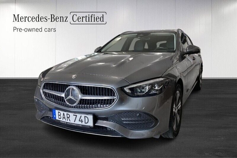 Grå (grey) Begagnad 2021 Mercedes C300e Avantgarde Kombi | 354 900 kr (Marknadspris) - Bild 1/4