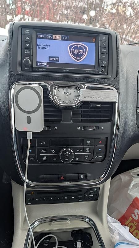 Begagnad Lancia Voyager 283 HK (208 kW) 2012 Minibuss