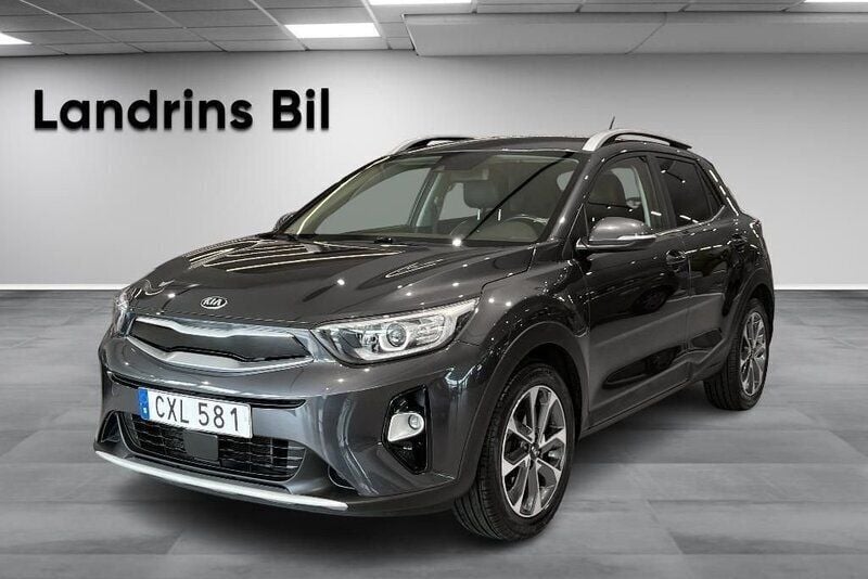 Grå (grå metallic) Begagnad 2020 Kia Stonic Advance SUV | 149 300 kr (Marknadspris) - Bild 1/4