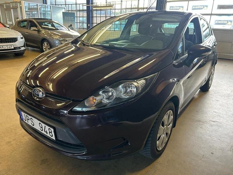 Röd Begagnad 2009 Ford Fiesta Trend Halvkombi | 43 900 kr (Marknadspris) - Bild 1/4