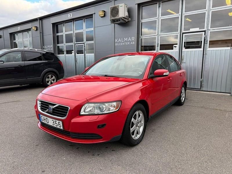 Röd Begagnad 2008 Volvo S40 Kinetic Sedan | 44 900 kr (Marknadspris) - Bild 1/4