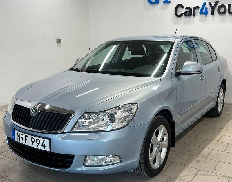 Ljusblå Begagnad 2011 Skoda Octavia Elegance Halvkombi | 64 500 kr (Bra pris) - Bild 1/4