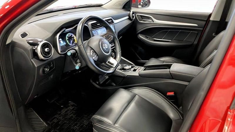 Begagnad MG ZS Luxury 105 kW (143 HK) 2020 Röd SUV