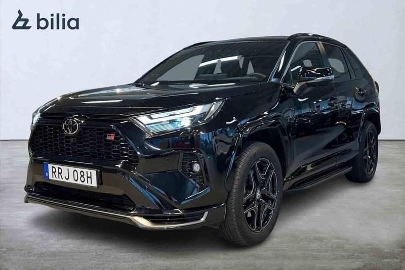 Svart Begagnad 2025 Toyota RAV4 Hybrid SUV | 589 000 kr - Bild 1/1