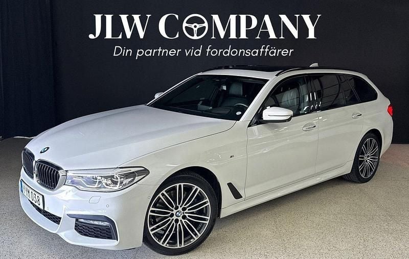 Vit Begagnad 2017 BMW 530 M Sport Kombi | 369 000 kr (Lite dyr) - Bild 1/4