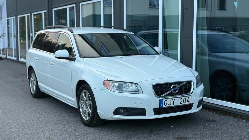 Vit Begagnad 2013 Volvo V70 Momentum Kombi | 144 900 kr (Dyr) - Bild 1/4