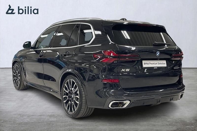 Begagnad BMW X5 M Sport 490 HK (360 kW) 2025 Saphire svart SUV