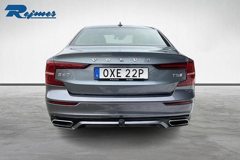 Begagnad Volvo S60 R-Design 250 HK (183 kW) 2019 Osmium grå metallic Sedan