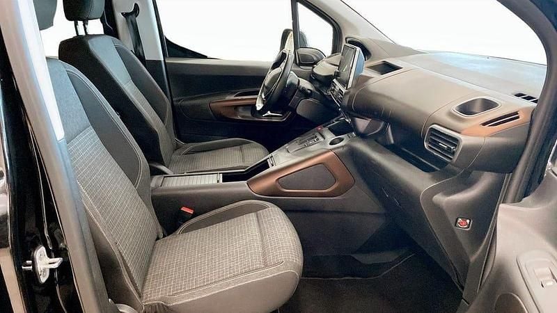 Begagnad Peugeot e-Rifter 100 kW (136 HK) 2022 Svart Minibuss