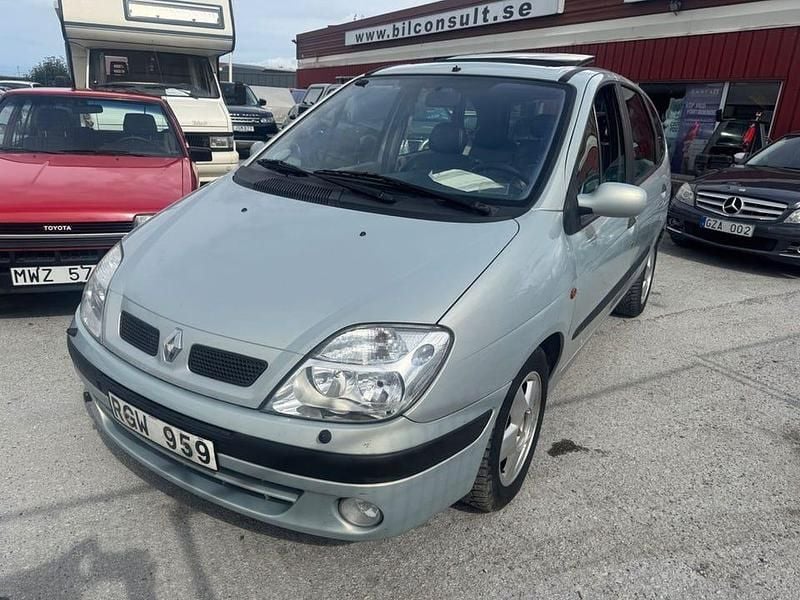 Ljusgrå (gråmetallic) Begagnad 2000 Renault Scénic Minibuss | 28 500 kr (Bra pris) - Bild 1/4