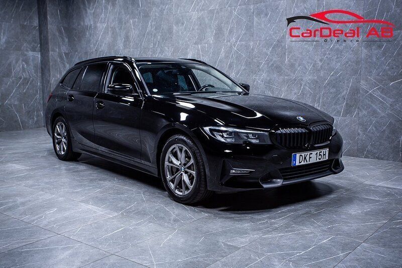 Svart Begagnad 2020 BMW 330e Sport Line Kombi | 228 800 kr (Bra pris) - Bild 1/4