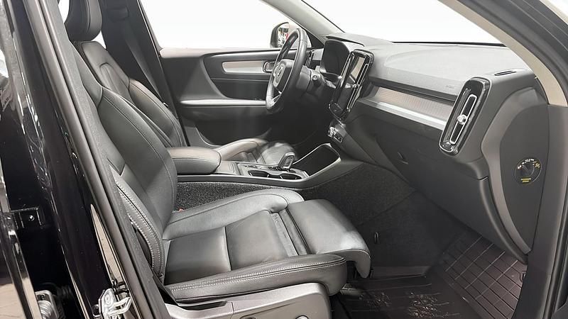 Begagnad Volvo XC40 2021 Svart SUV