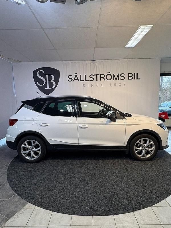 Vit Begagnad 2022 Seat Arona FR SUV | 199 900 kr (Lite dyr) - Bild 1/4