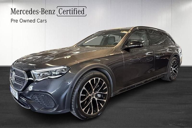 Grå Begagnad 2024 Mercedes E300 SUV | 739 000 kr - Bild 1/4