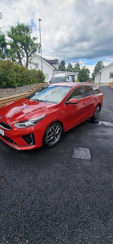 Röd Begagnad 2019 Kia Ceed Kombi | 184 999 kr (Marknadspris) - Bild 1/3