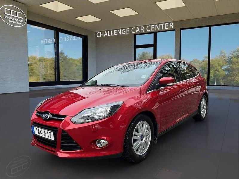 Röd Begagnad 2014 Ford Focus Titanium Halvkombi | 54 900 kr (Bra pris) - Bild 1/4