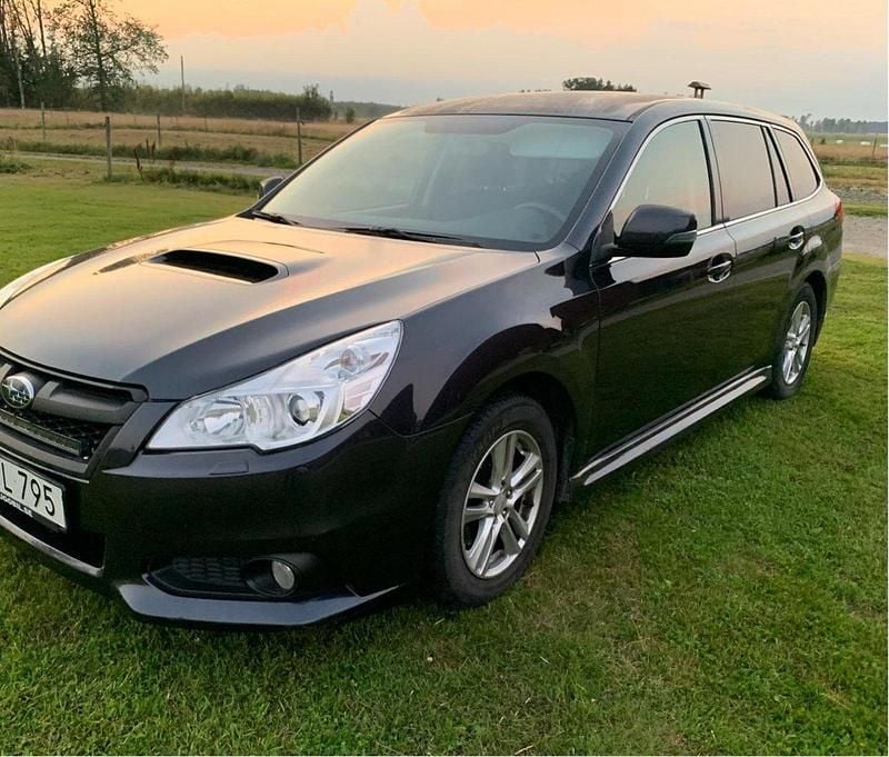 Grå Begagnad 2014 Subaru Legacy Kombi | 66 000 kr (Bra pris) - Bild 1/4
