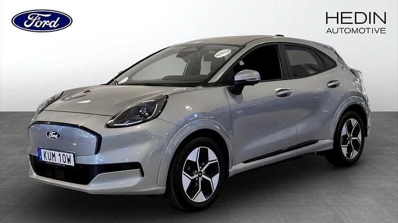 Grå (grey) Ny 2025 Ford Puma Gen-E SUV | 397 375 kr - Bild 1/4
