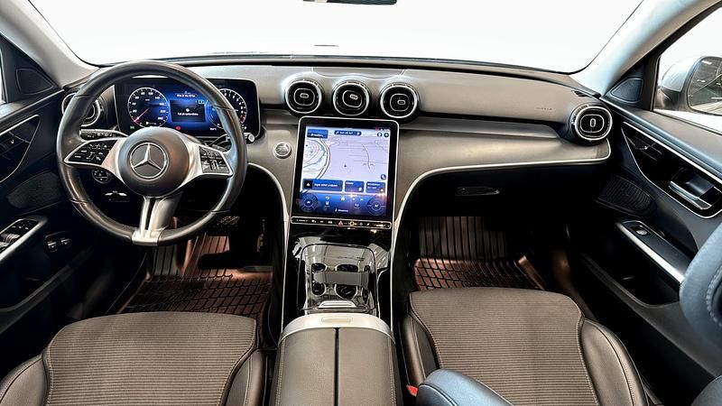 Begagnad Mercedes C300e Avantgarde 313 HK (230 kW) 2022 Silver Kombi