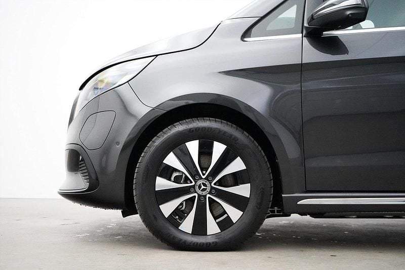 Begagnad Mercedes EQV300 150 kW (204 HK) 2025 Grå Minibuss