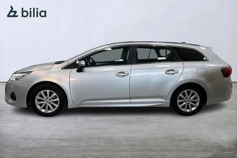 Begagnad Toyota Avensis Active 148 HK (108 kW) 2017 Silver Kombi
