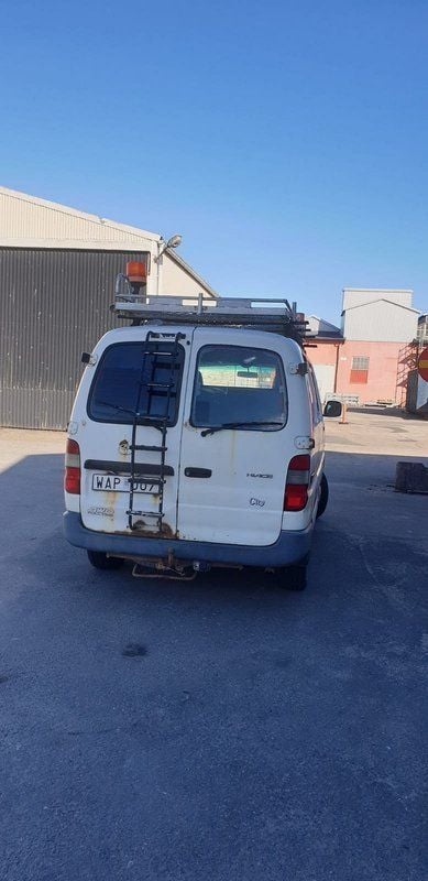 Begagnad Toyota HiAce 102 HK (75 kW) 2004 Vit Van