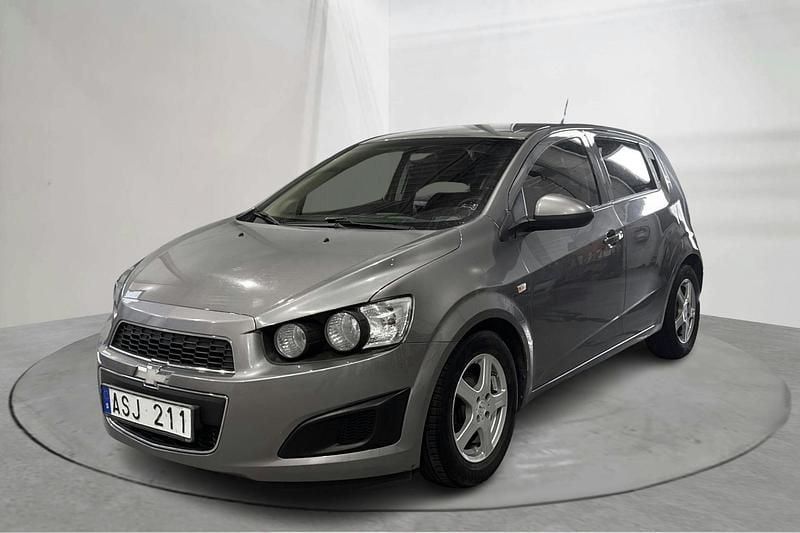 Grå Begagnad 2012 Chevrolet Aveo | 28 000 kr - Bild 1/4