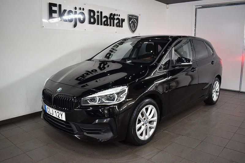 Svart Begagnad 2019 BMW 225 Active Tourer Advantage Minibuss | 139 500 kr (Marknadspris) - Bild 1/4