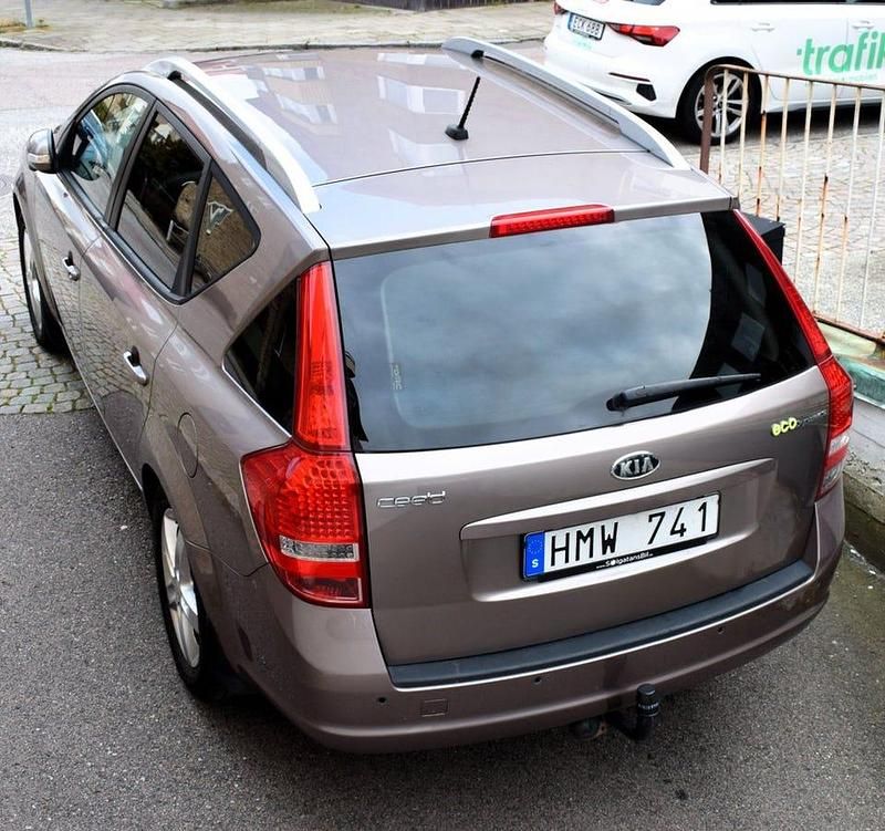 Begagnad Kia Ceed Sportswagon 128 HK (94 kW) 2011 Mörkgrå (grå) Kombi