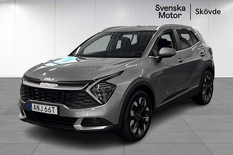 Grå Ny 2025 Kia Sportage Advance SUV | 444 475 kr (Marknadspris) - Bild 1/4