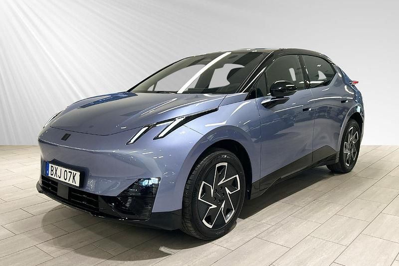 Blå Begagnad 2025 Lynk & Co 02 | 389 900 kr - Bild 1/4