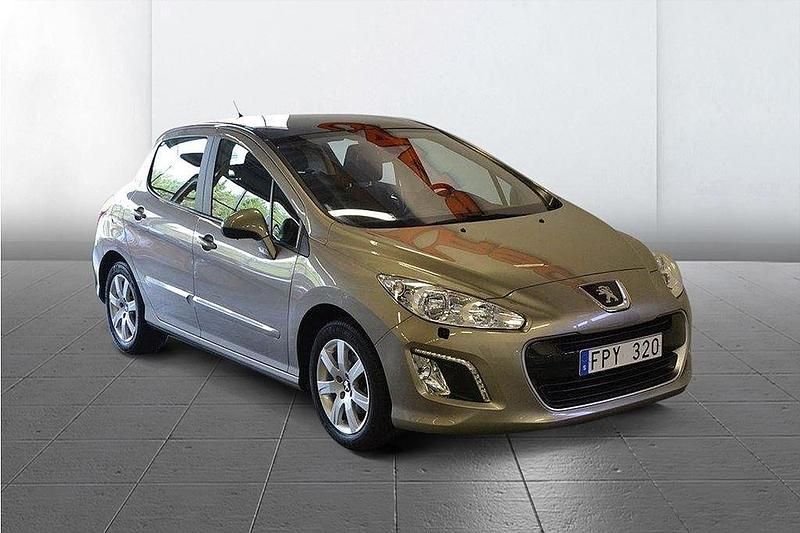 Grå Begagnad 2012 Peugeot 308 Halvkombi | 59 800 kr (Dyr) - Bild 1/3