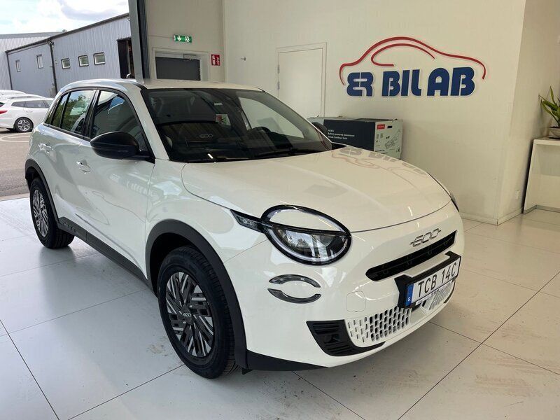 Ny 2024 Fiat 600 Pop Halvkombi | 280 800 kr (Marknadspris) - Bild 1/4