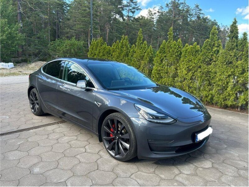 Begagnad 2020 Tesla Model 3 Performance Sedan | 245 000 kr (Bra pris) - Bild 1/4
