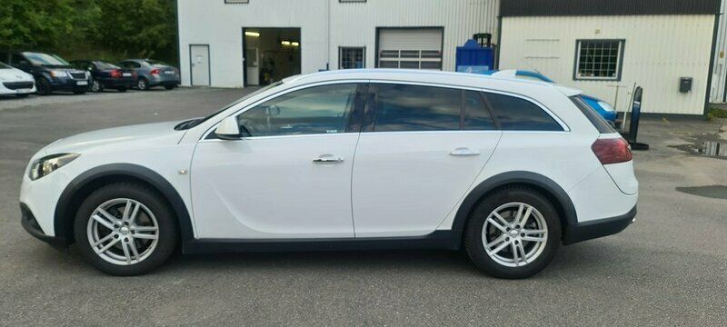 Begagnad Opel Insignia Country Tourer 170 HK (125 kW) 2017 Vit Kombi