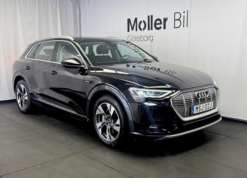 Svart Begagnad 2021 Audi e-tron Proline SUV | 345 900 kr (Bra pris) - Bild 1/4