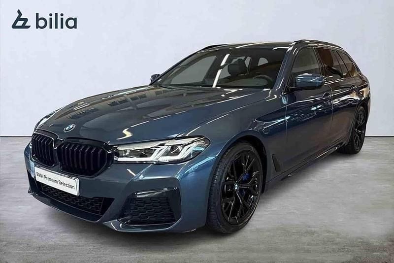 Blå Begagnad 2024 BMW 540 Kombi | 624 000 kr - Bild 1/1